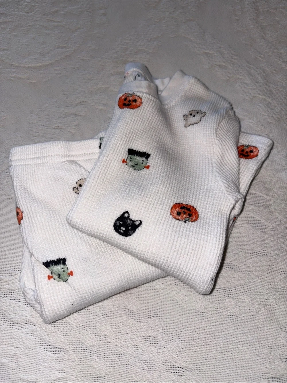 Carter’s Kids Unisex White Halloween Print Thermal Pajama Set EUC 4T